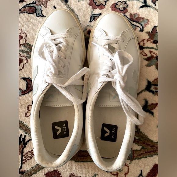 Veja Shoes - Veja Women’s Leather Sneaker in Size 10